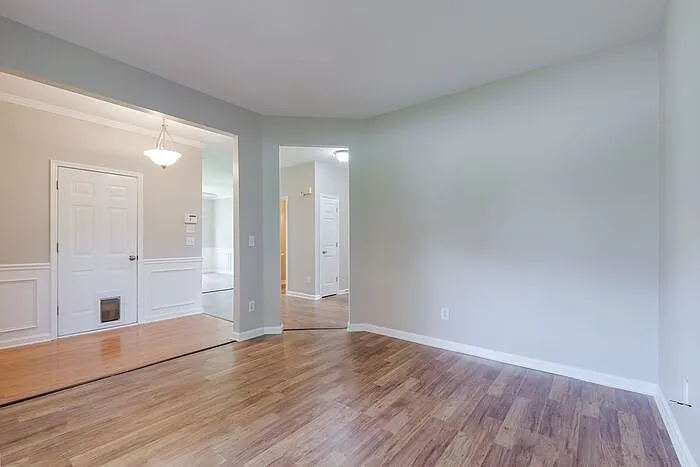 2148 Saint Albans Pl — Photo 8