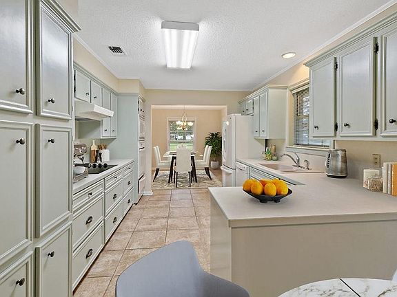 2nd image of 809 Lakelyn Dr