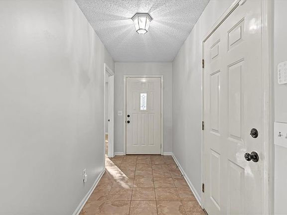 2nd image of 121 Woodleigh Rd