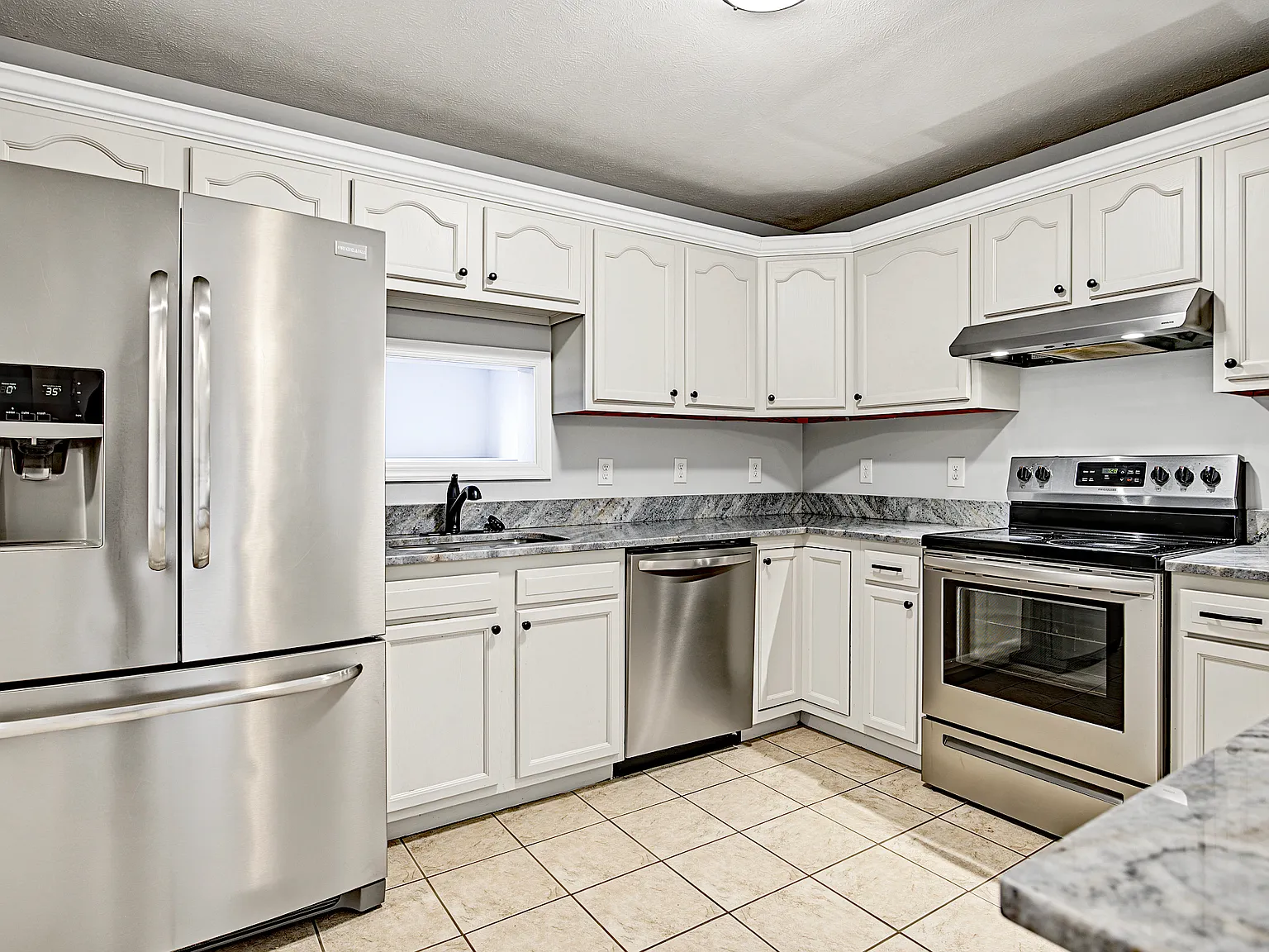 3 bed, 2000 sqft, $2,000 — Photo 1
