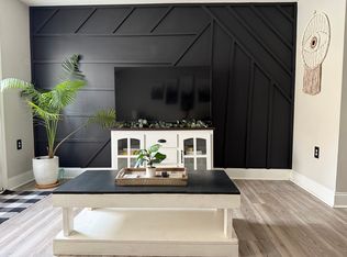 1201 Green Oaks Ln APT H, Charlotte, NC 28205