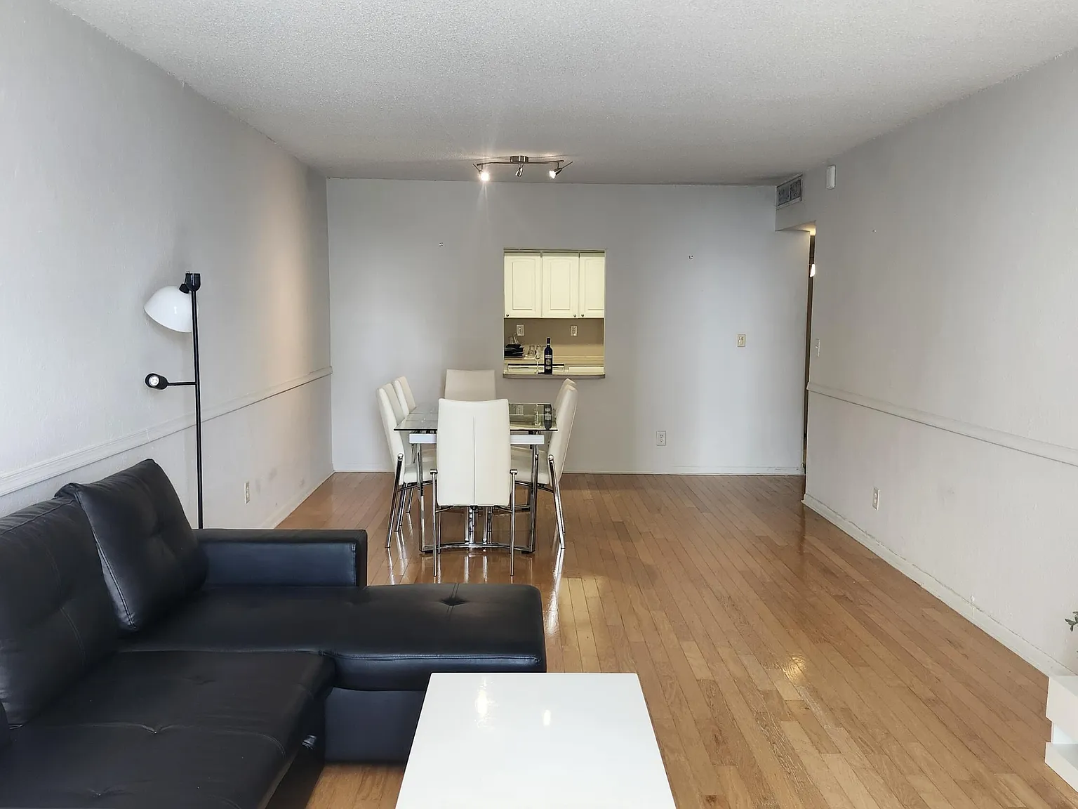 1 bed, 1.5 bath, 1000 sqft, $2,300 — Photo 4