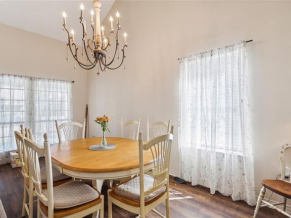 5th image of 323 Cedarwood Dr #323