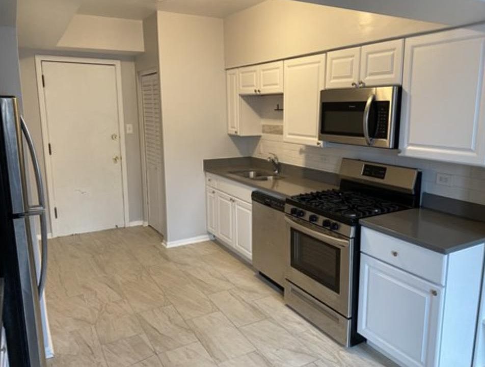 2nd image of 3712 N Sheffield Ave #402