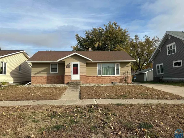 711 8th St, Sheldon, IA 51201