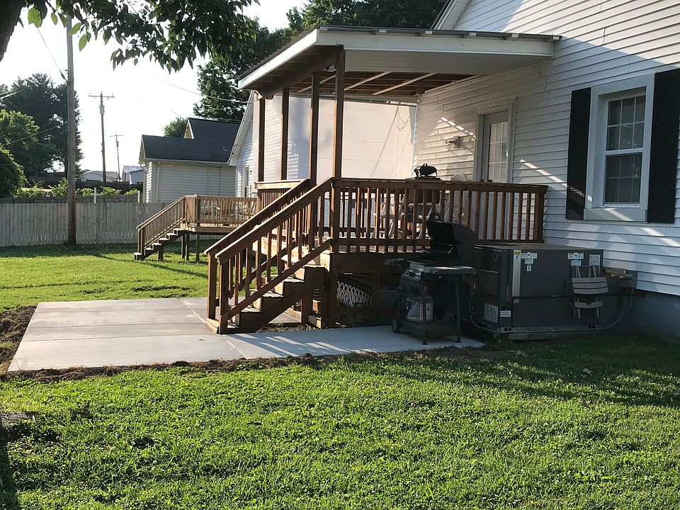 2nd image of 927 Trail St