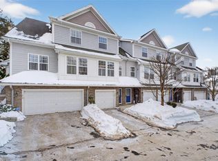 310 Bridgeview Dr, Poughkeepsie, NY 12601