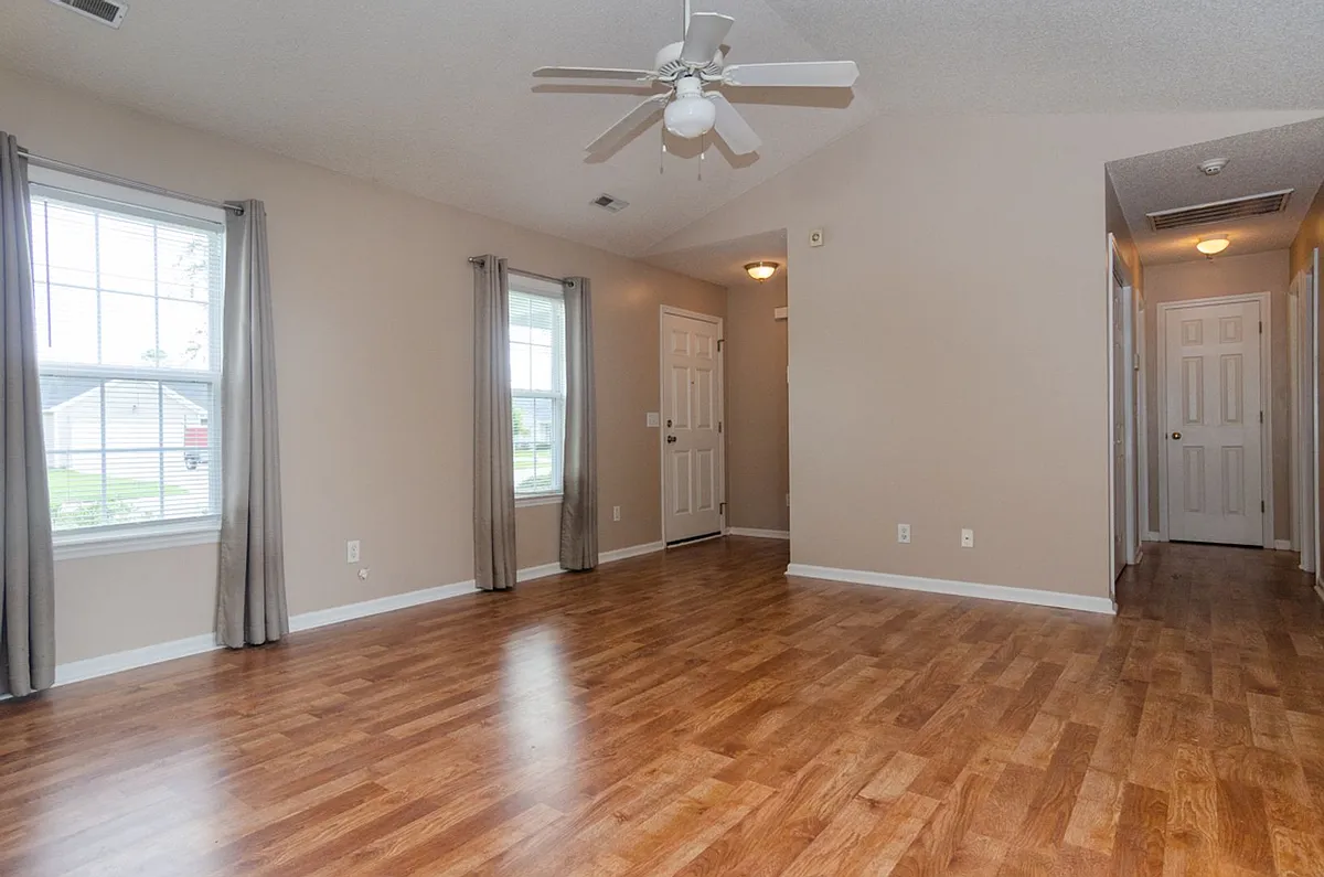 Building Photo - 2716 Valor Dr
