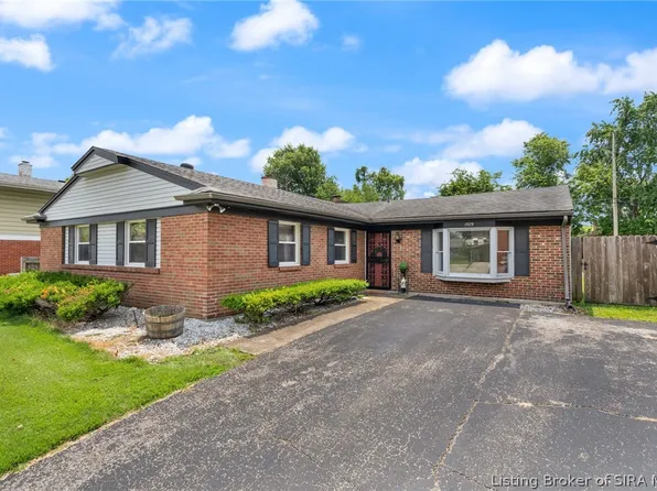 1529 Briarwood Drive, Clarksville, IN 47129