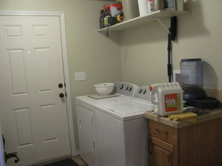 125 E Menefee St — Photo 12