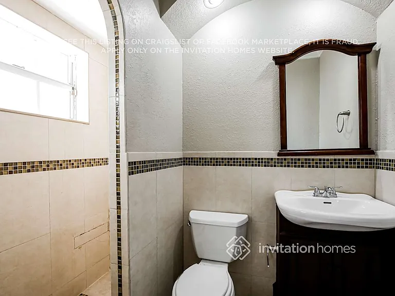 9081 NW 148th St — Photo 11