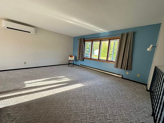 5th image of 2226 Woodside Dr