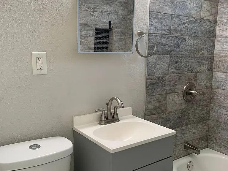 2715 W 42nd Ave — Photo 12
