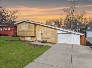 218 W Helen Rd, Palatine, IL 60067