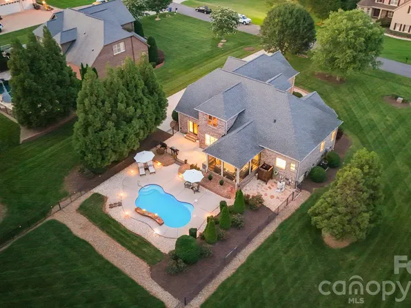 160 Riverchase Ln, Mooresville, NC 28115
