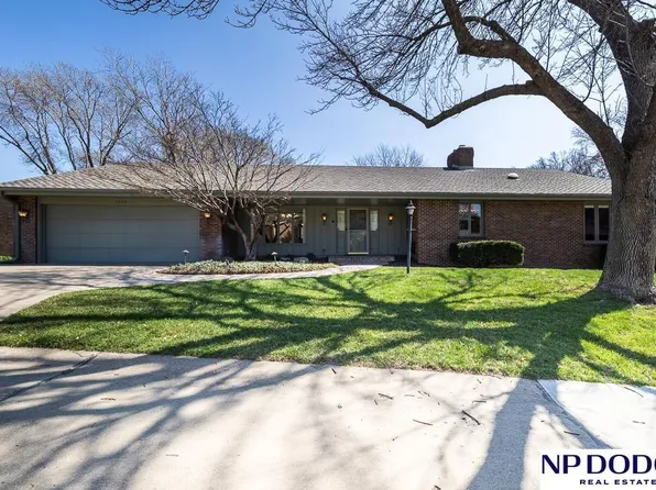 1820 Greenbriar Ln, Lincoln, NE 68506