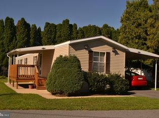 7 Douglas Ln, East Earl, PA