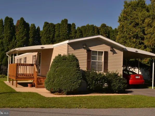 7 Douglas Ln, East Earl, PA 17519
