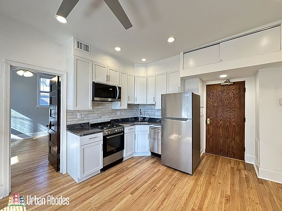 2nd image of 2821 W Shakespeare Ave #2R