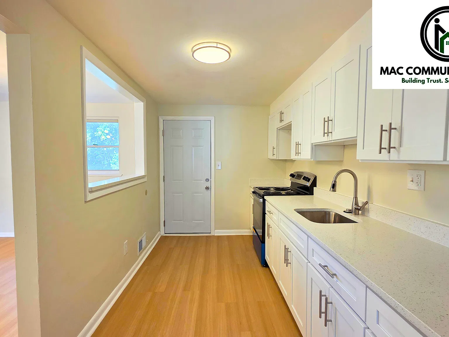 4 bed, 1152 sqft, $2,995 — Photo 3