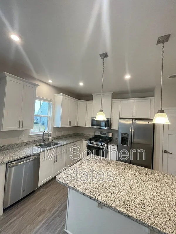 3 bed, 2.5 bath, 1400 sqft, $1,780 — Photo 1