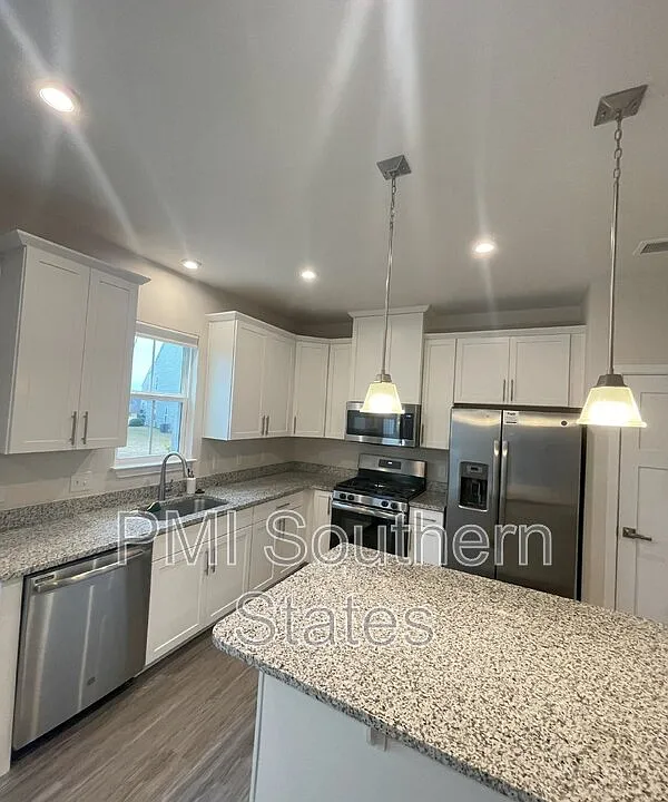 218 Clearwood Dr