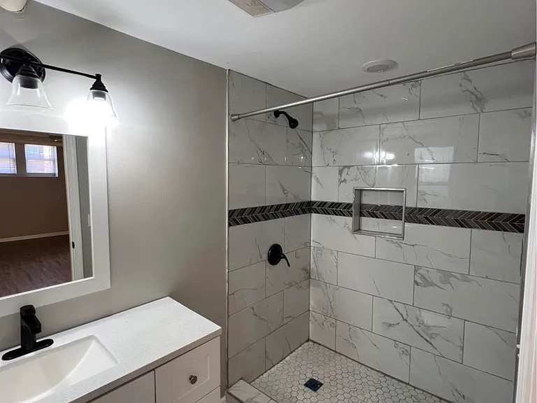 1724 W 66th St #B — Photo 12