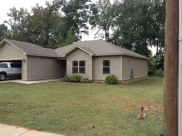 3 bed, 1266 sqft, $1,375 — Photo 2