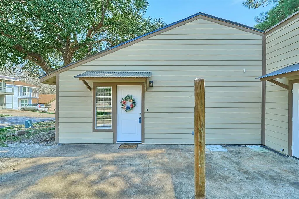 2 bed, 1.5 bath, 660 sqft, $950 — Photo 1