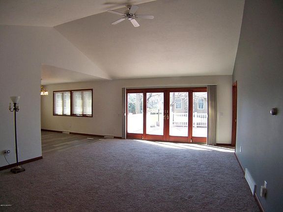 3rd image of 148 W 33rd St