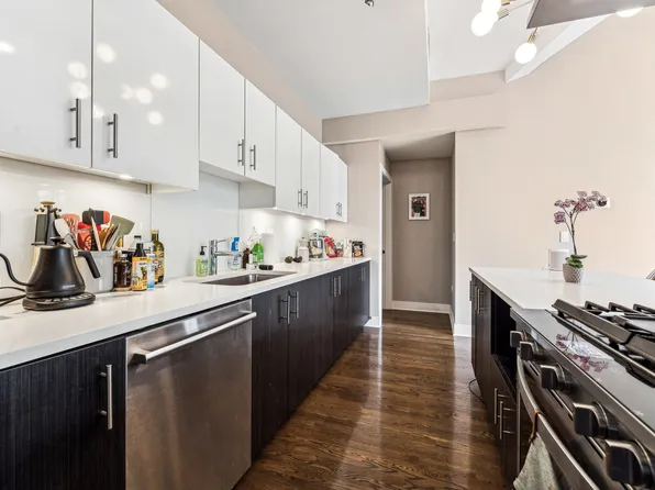 1418 W Addison