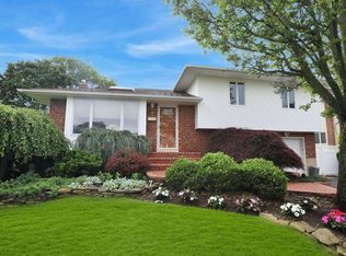 7 New Castle Ave, Plainview, NY 11803