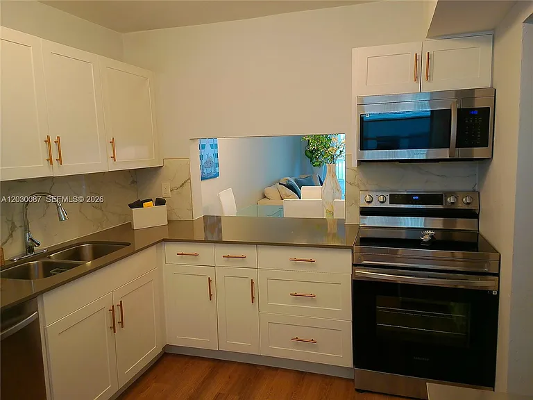 215 SE 3rd Ave #206A — Photo 6