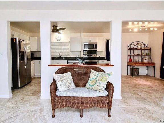 Lower level Livingroom/Kitchen