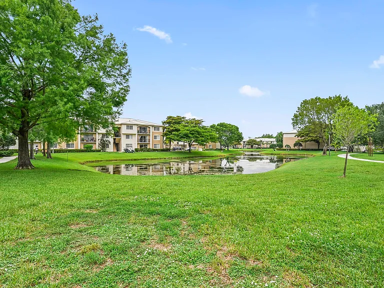 1100 Crestwood Ct S #S-1109 — Photo 35