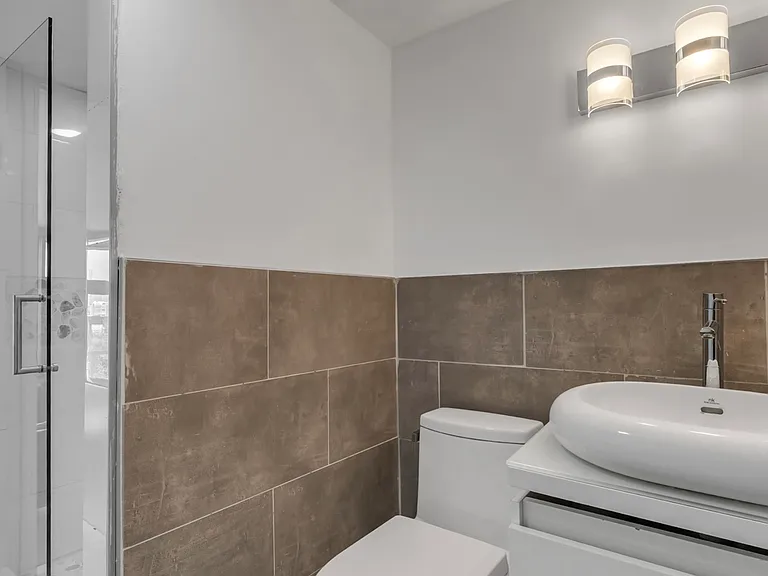 261 Park Ave #3 — Photo 40