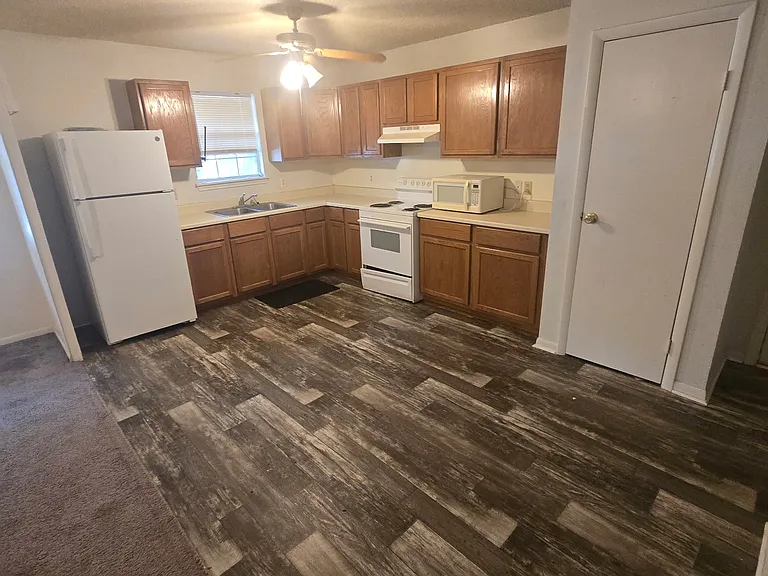 614 Moran St — Photo 3