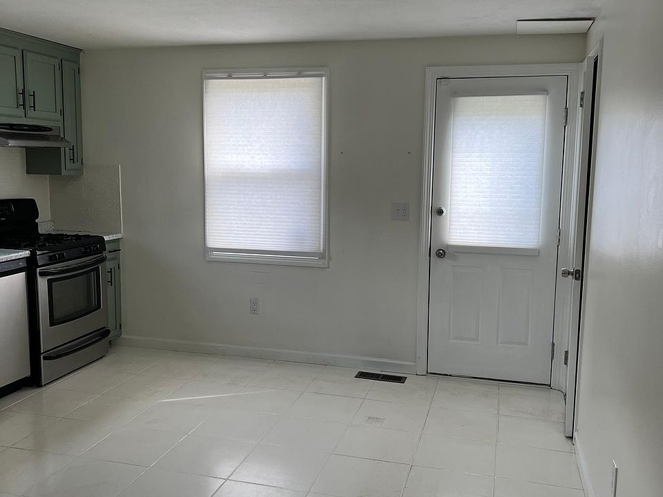 2nd image of 16 Meadowrue Dr
