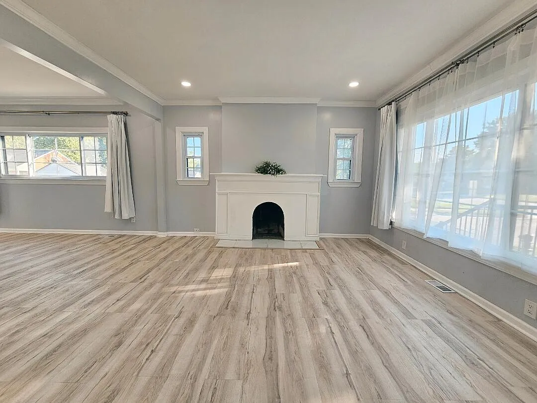 2 bed, 1.0 bath, 1374 sqft, $1,975 — Photo 2