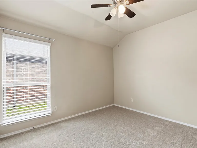 1115 Dickenson Dr — Photo 17