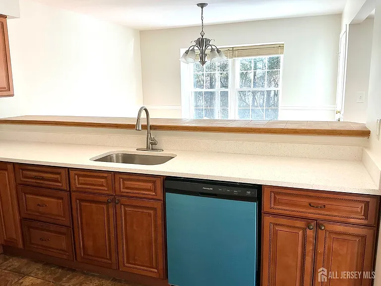 246 Hyde Park Rd — Photo 7