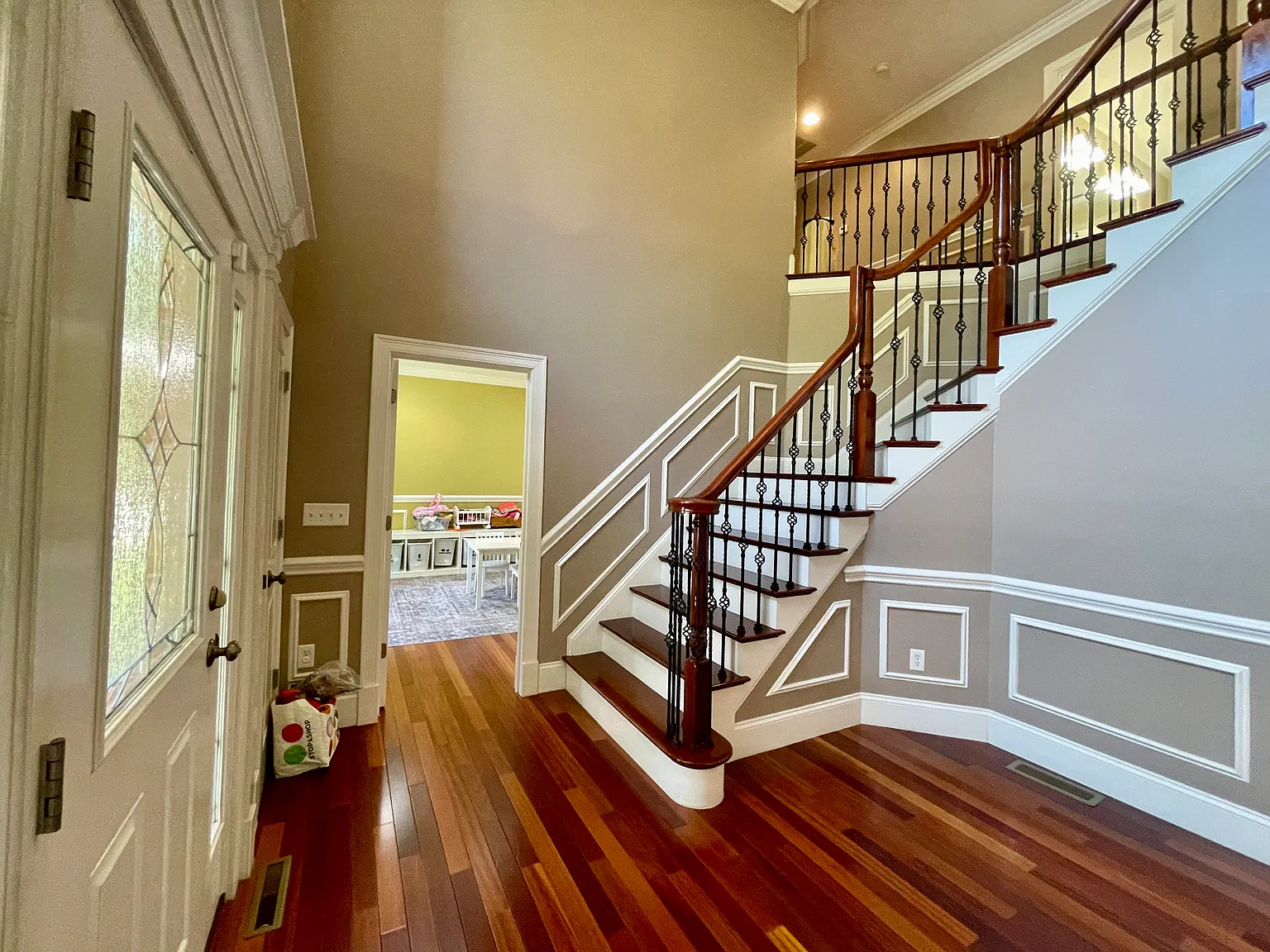 4 bed, 3.5 bath, 4200 sqft, $7,350 — Photo 3