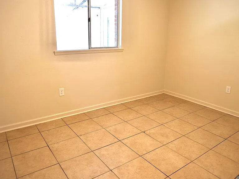 10716 Cletus Dr — Photo 4