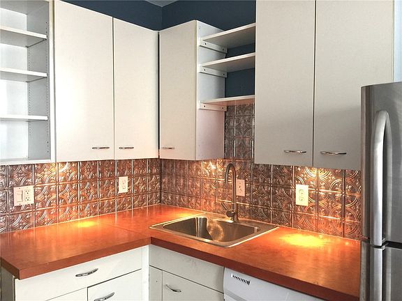 3rd image of 965 Manton Way