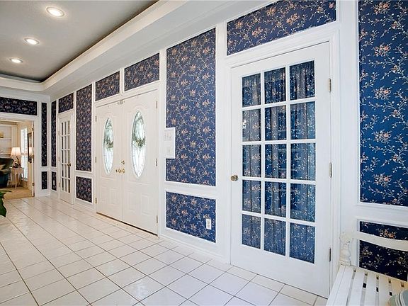 3rd image of 7704 Queens Garden Dr