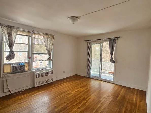 43-43 Kissena Boulevard image 7 of 11