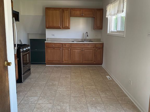 4th image of 10 E Schubert Ave