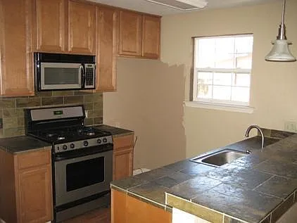 Available to show 8/16 How Cute can a house be Updated Pictures Coming Soon!! — Photo 3