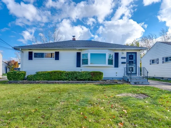 6077 Greene Dr, Brookpark, OH 44142
