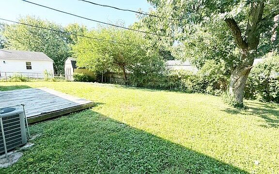 2nd image of 5819 Gateway Dr